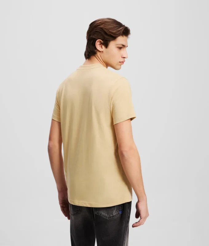 CAMISETA CON LOGOTIPO DE ANILLO CAMISETA CON LOGOTIPO DE ANILLO