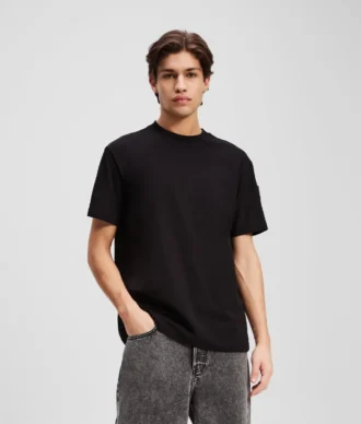 CAMISETA CON LOGOTIPO DE PARCHE