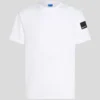 CAMISETA CON LOGOTIPO DE PARCHE CAMISETA CON LOGOTIPO DE PARCHE