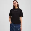 CAMISETA CON LOGOTIPO DESENFOCADO CAMISETA CON LOGOTIPO DESENFOCADO