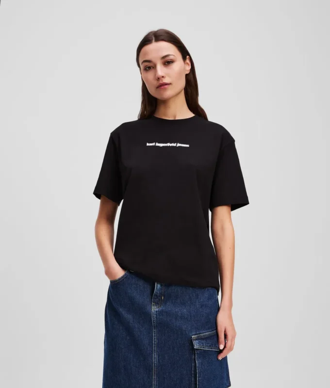 CAMISETA CON LOGOTIPO DESENFOCADO CAMISETA CON LOGOTIPO DESENFOCADO