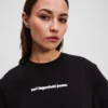 CAMISETA CON LOGOTIPO DESENFOCADO CAMISETA CON LOGOTIPO DESENFOCADO