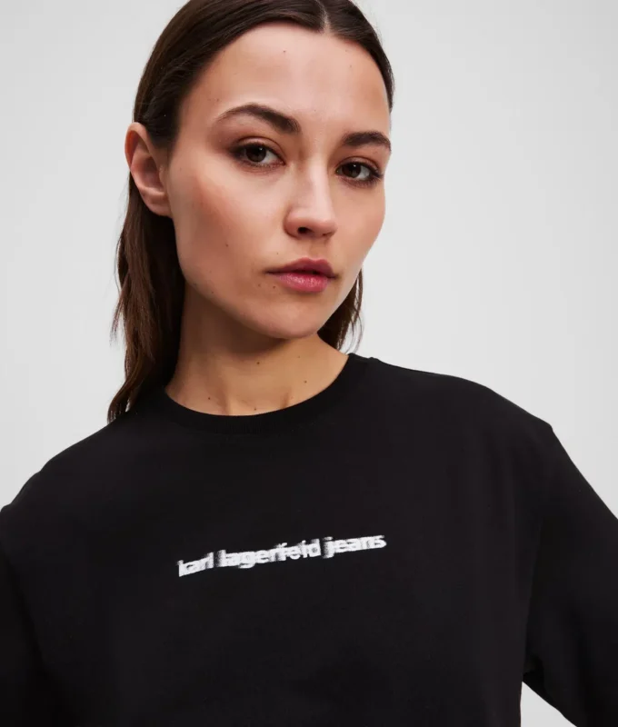CAMISETA CON LOGOTIPO DESENFOCADO CAMISETA CON LOGOTIPO DESENFOCADO