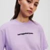 CAMISETA CON LOGOTIPO DESENFOCADO CAMISETA CON LOGOTIPO DESENFOCADO