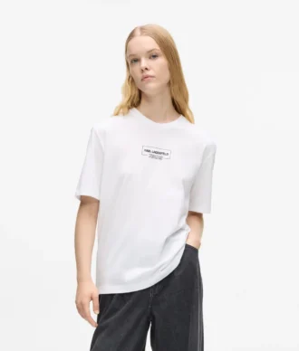 Camiseta con logotipo en el contorno