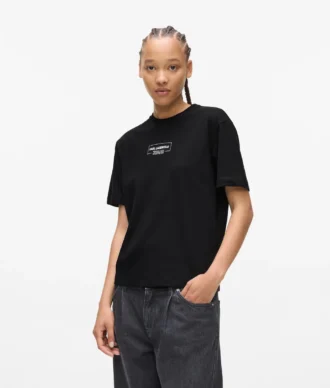 Camiseta con logotipo en el contorno