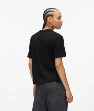 Camiseta con logotipo en el contorno