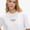 Camiseta con logotipo en el contorno Camiseta con logotipo en el contorno
