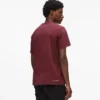 Camiseta con logotipo metálico