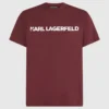 Camiseta con logotipo metálico