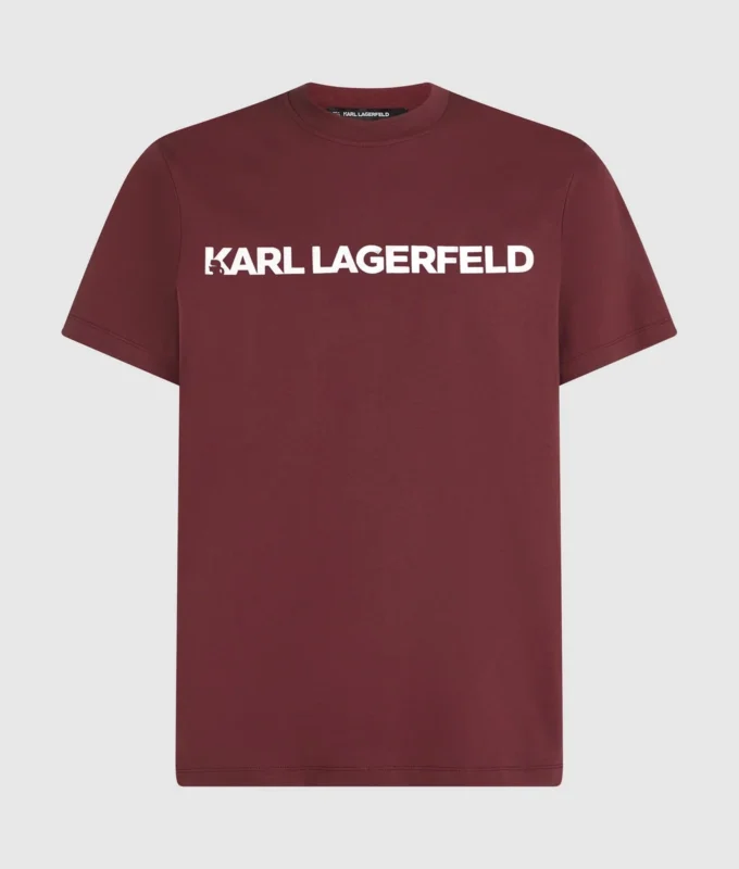 Camiseta con logotipo metálico