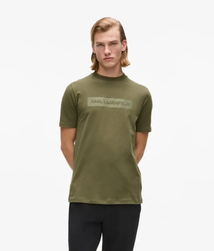 Camiseta con logotipo satinado