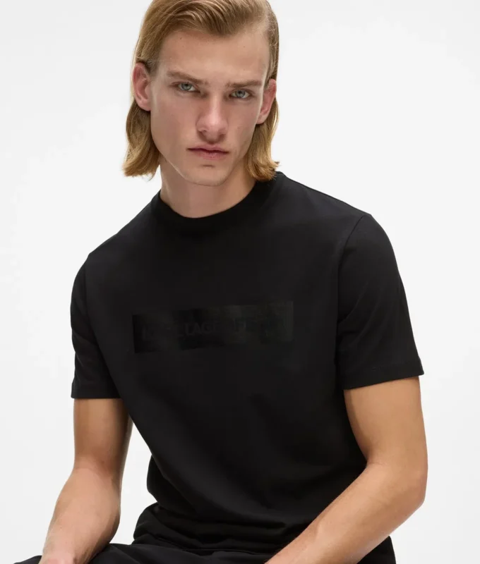 Camiseta con logotipo satinado