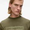 Camiseta con logotipo satinado