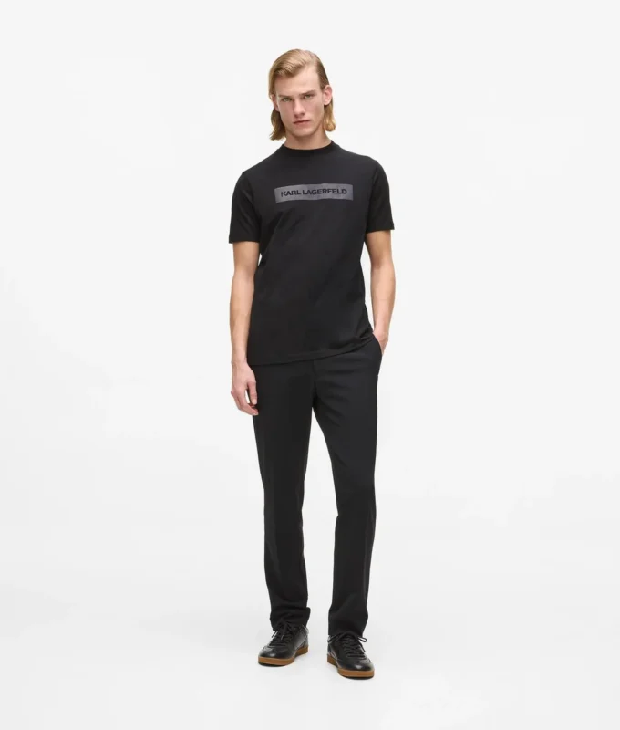 Camiseta con logotipo satinado
