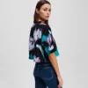 CAMISETA CORTA CON ESTAMPADO FLORAL CAMISETA CORTA CON ESTAMPADO FLORAL