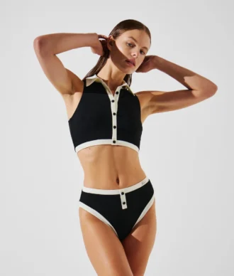 CAMISETA DE BIKINI MONOCROMÁTICA
