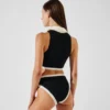 CAMISETA DE BIKINI MONOCROMÁTICA