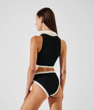 CAMISETA DE BIKINI MONOCROMÁTICA