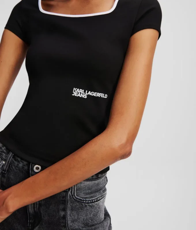CAMISETA DE CUELLO CUADRADO CAMISETA DE CUELLO CUADRADO