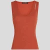 CAMISETA SIN MANGAS CON CUELLO EN V Y CANALETAS CAMISETA SIN MANGAS CON CUELLO EN V Y CANALETAS