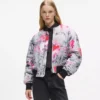 Cazadora bomber con estampado de pintura integral Cazadora bomber con estampado de pintura integral