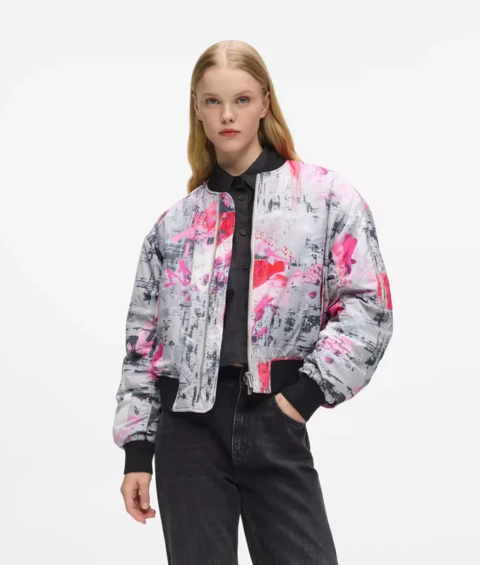Cazadora bomber con estampado de pintura integral Cazadora bomber con estampado de pintura integral