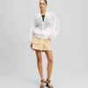 CHAQUETA BOMBER CON BORDADO DE ORQUÍDEAS CHAQUETA BOMBER CON BORDADO DE ORQUÍDEAS