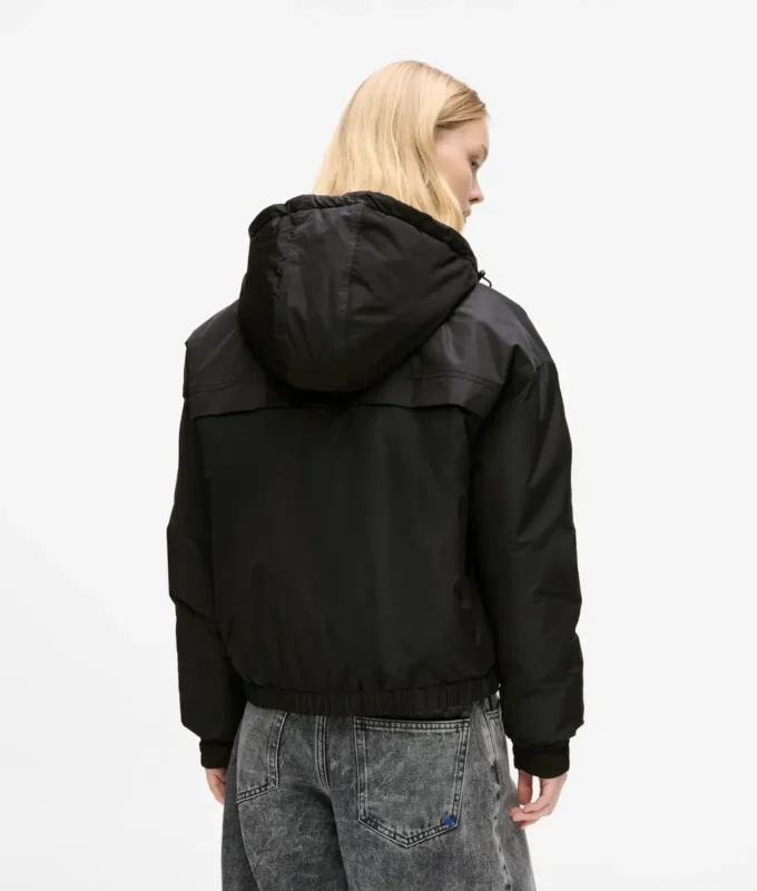 Chaqueta con capucha ligeramente acolchada Chaqueta con capucha ligeramente acolchada