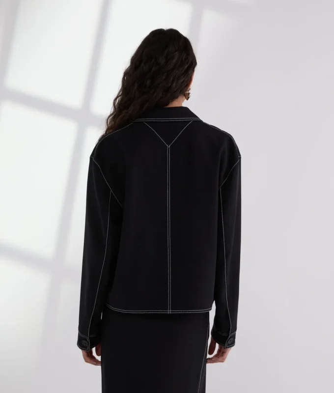 CHAQUETA CON COSTURAS EN CONTRASTE