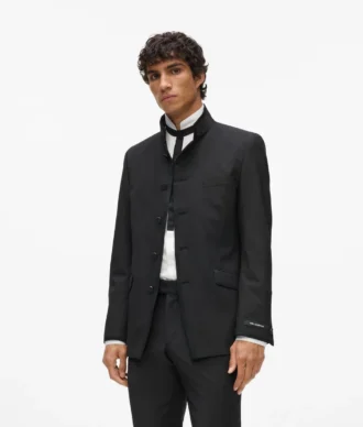 CHAQUETA CON CUELLO ALTO