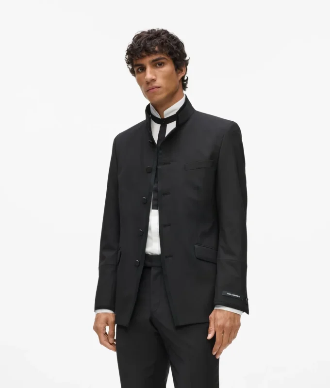 CHAQUETA CON CUELLO ALTO CHAQUETA CON CUELLO ALTO