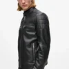 Chaqueta de cuero con cuello alto