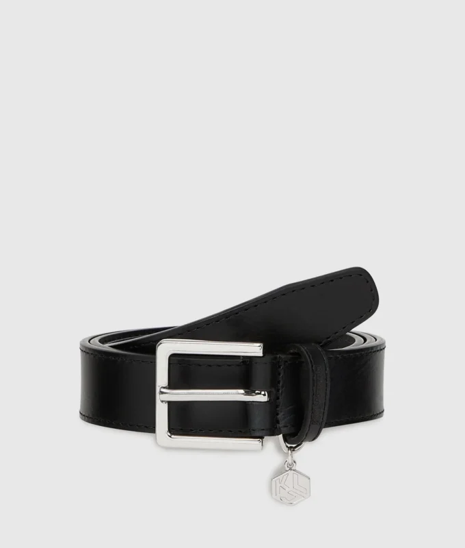 Cinturón con charm con logotipo Cinturón con charm con logotipo