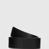 Cinturón de cuero con logotipo