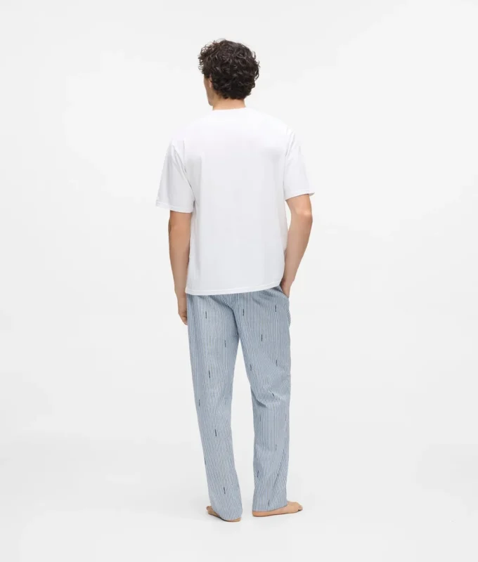 Conjunto de pijama a rayas Conjunto de pijama a rayas