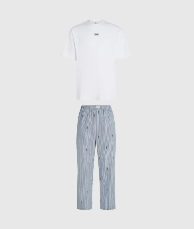 Conjunto de pijama a rayas Conjunto de pijama a rayas