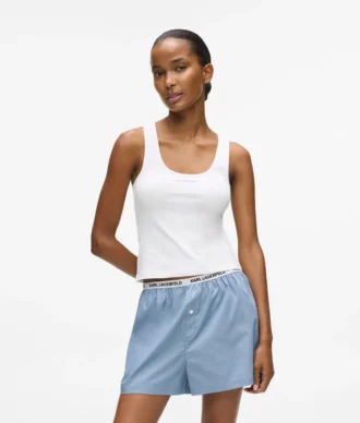 Conjunto de pijama con camiseta sin mangas y pantalones cortos.