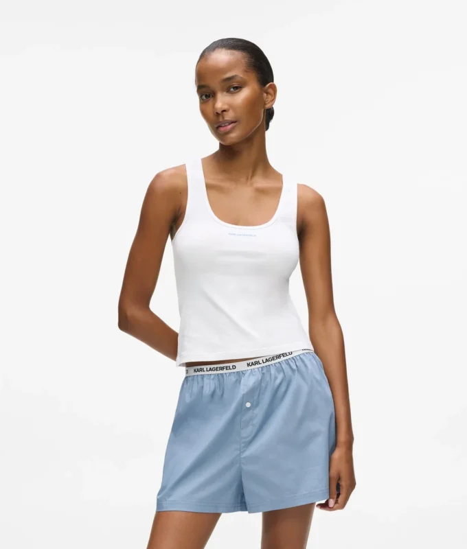 Conjunto de pijama con camiseta sin mangas y pantalones cortos. Conjunto de pijama con camiseta sin mangas y pantalones cortos.
