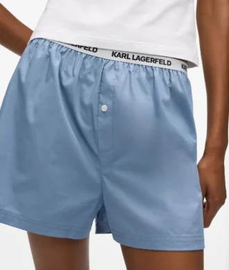 Conjunto de pijama con camiseta sin mangas y pantalones cortos.
