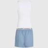Conjunto de pijama con camiseta sin mangas y pantalones cortos. Conjunto de pijama con camiseta sin mangas y pantalones cortos.