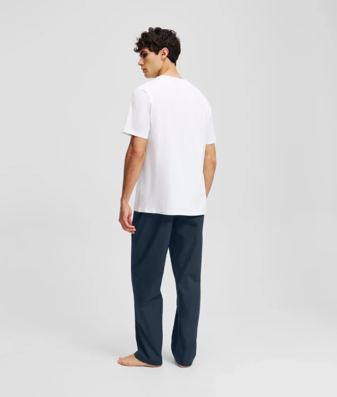 CONJUNTO DE PIJAMA CON LOGOTIPO CONJUNTO DE PIJAMA CON LOGOTIPO