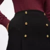 Detalle de botones en la falda Detalle de botones en la falda