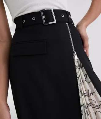 FALDA CON DETALLE DE PLISADOS