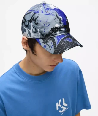 Gorra con estampado de grafitis