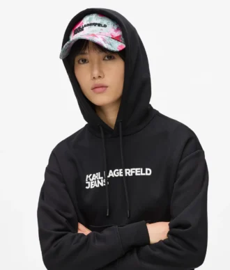 Gorra con estampado graffiti integral