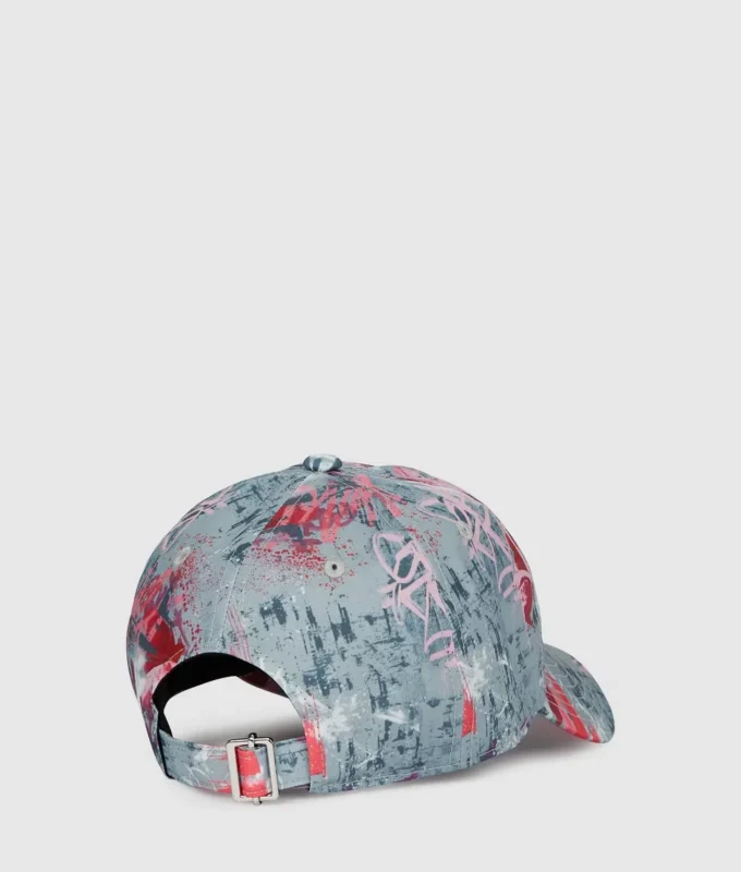 Gorra con estampado graffiti integral Gorra con estampado graffiti integral