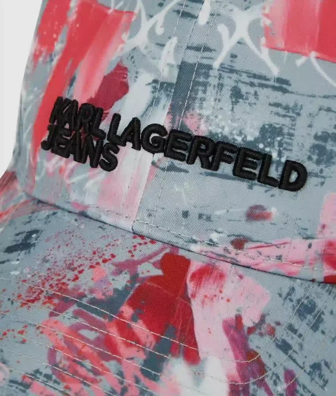 Gorra con estampado graffiti integral Gorra con estampado graffiti integral