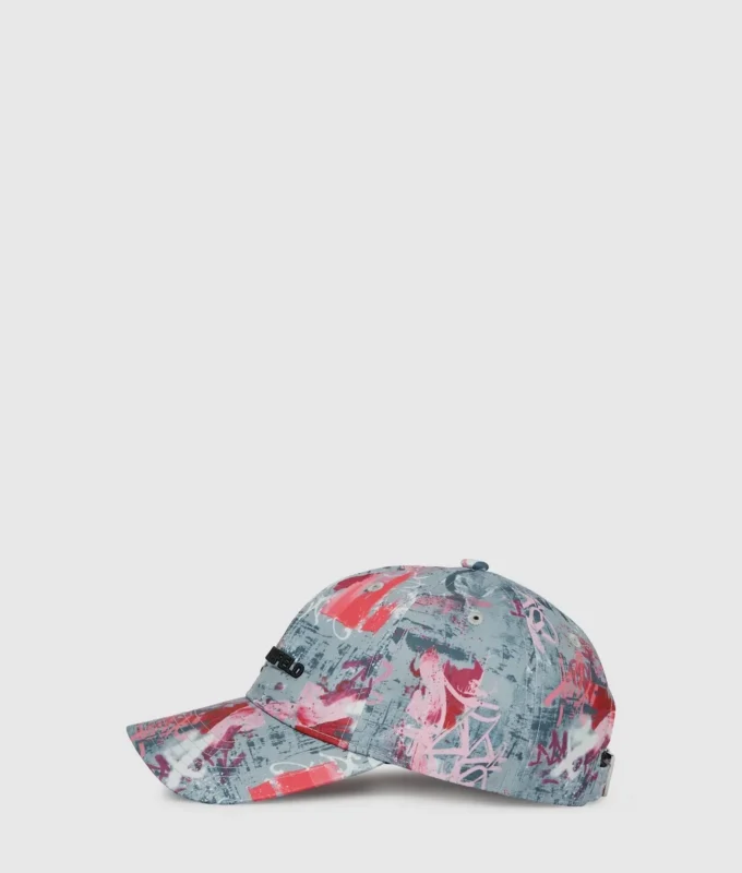 Gorra con estampado graffiti integral Gorra con estampado graffiti integral