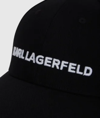 Gorra con logotipo bordado